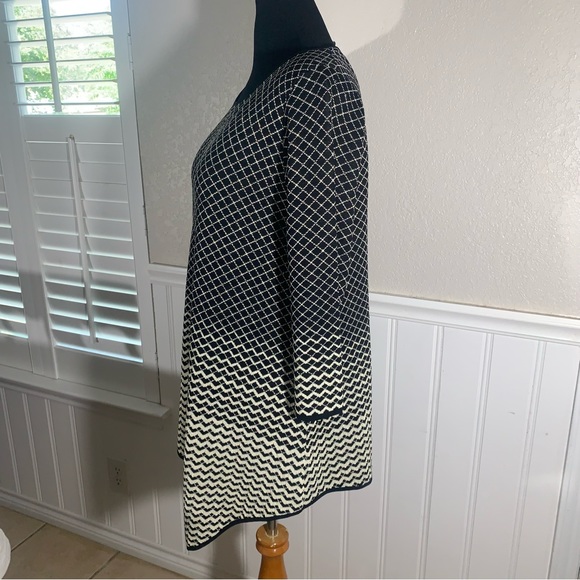 Chelsea and Theodore dress or long sweater - Picture 2 of 8